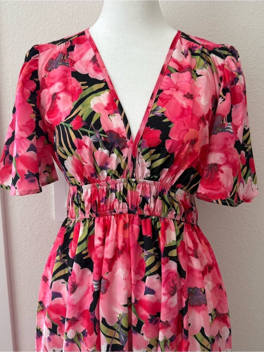 Floral Pink Maxi Dress with V-Neck Size S - Picture 2 of 4